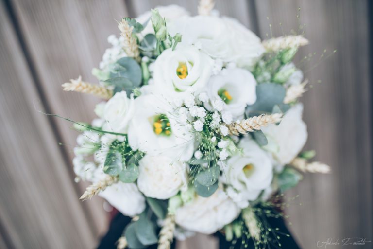 Bouquet mariée avec fleurs blanches
